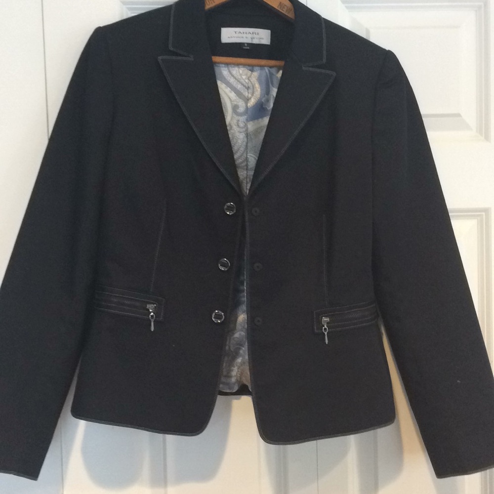 Tahari Arthur Levine Cropped Black Blazer Size 8